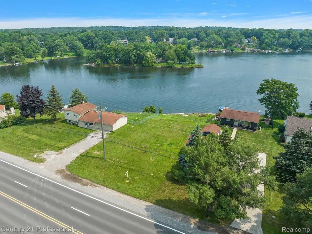 9876 W DIXIE Highway Springfield Charter Township, MI 48348