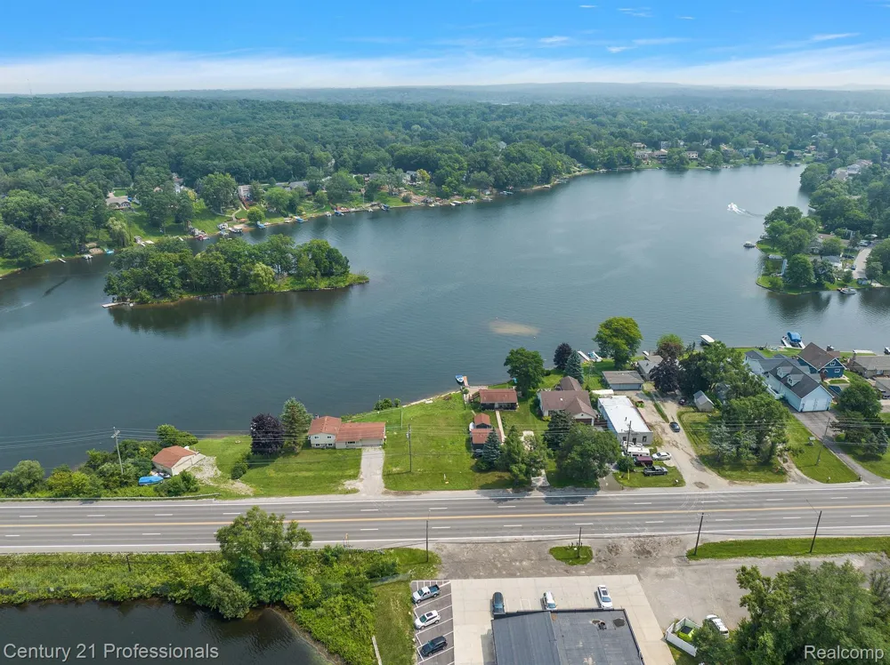 9876 W DIXIE Highway Springfield Charter Township, MI 48348