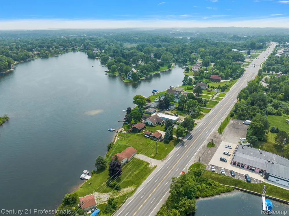9876 W DIXIE Highway Springfield Charter Township, MI 48348