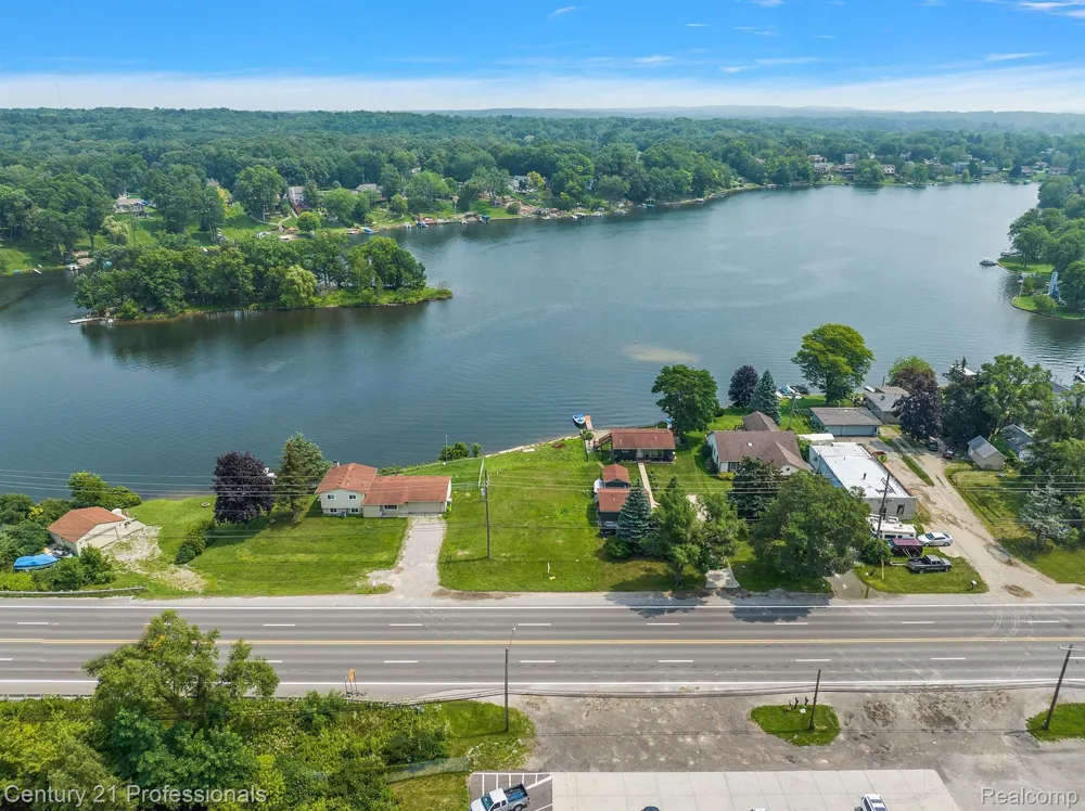 9876 W DIXIE Highway Springfield Charter Township, MI 48348