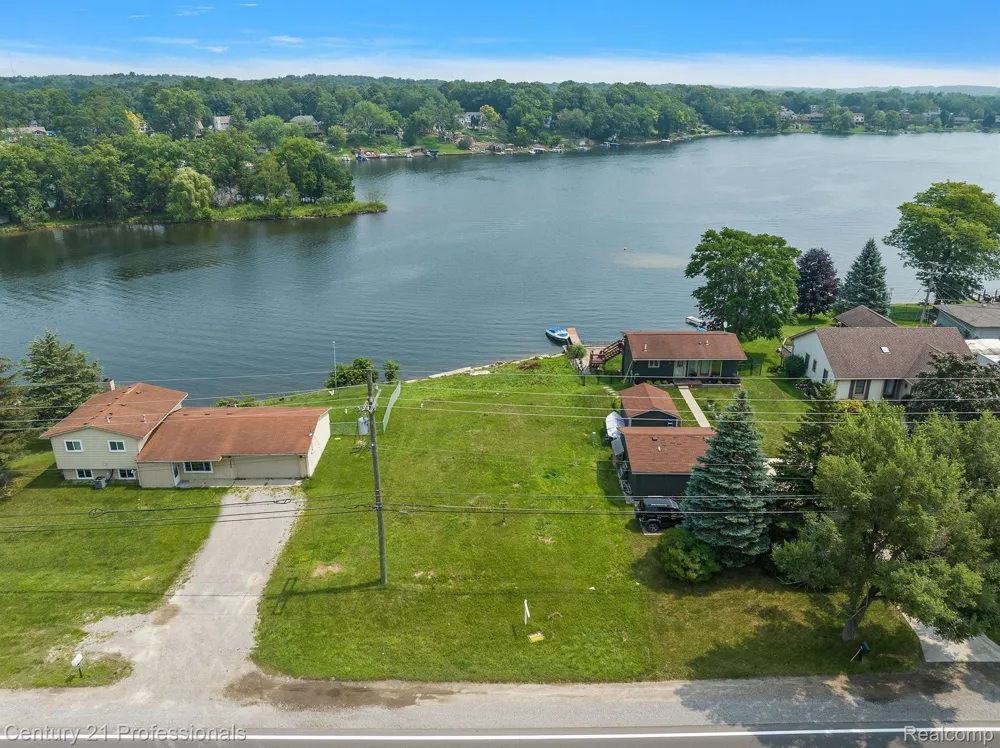 9876 Dixie Highway Springfield Charter Township, MI 48348