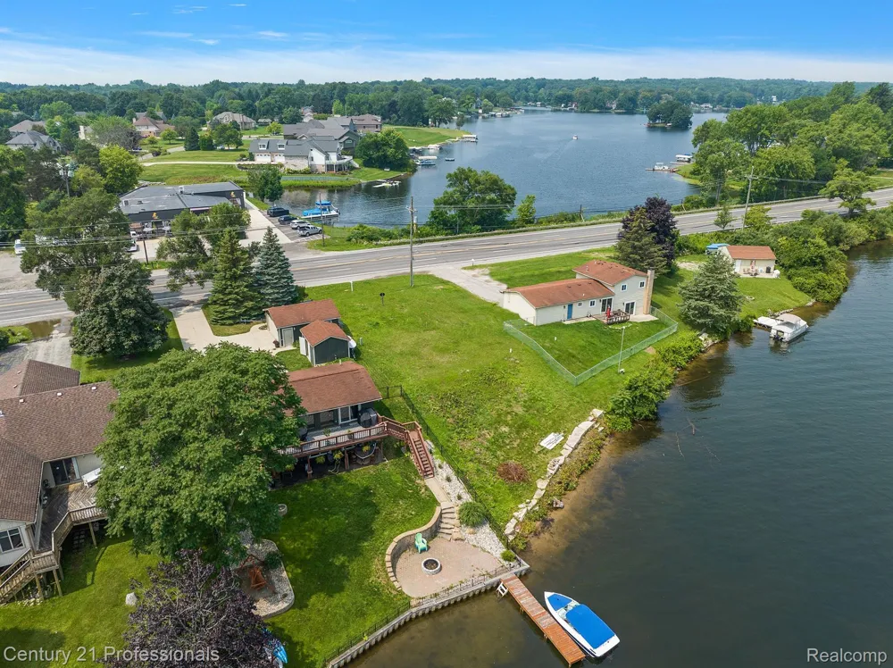 9876 Dixie Highway Springfield Charter Township, MI 48348