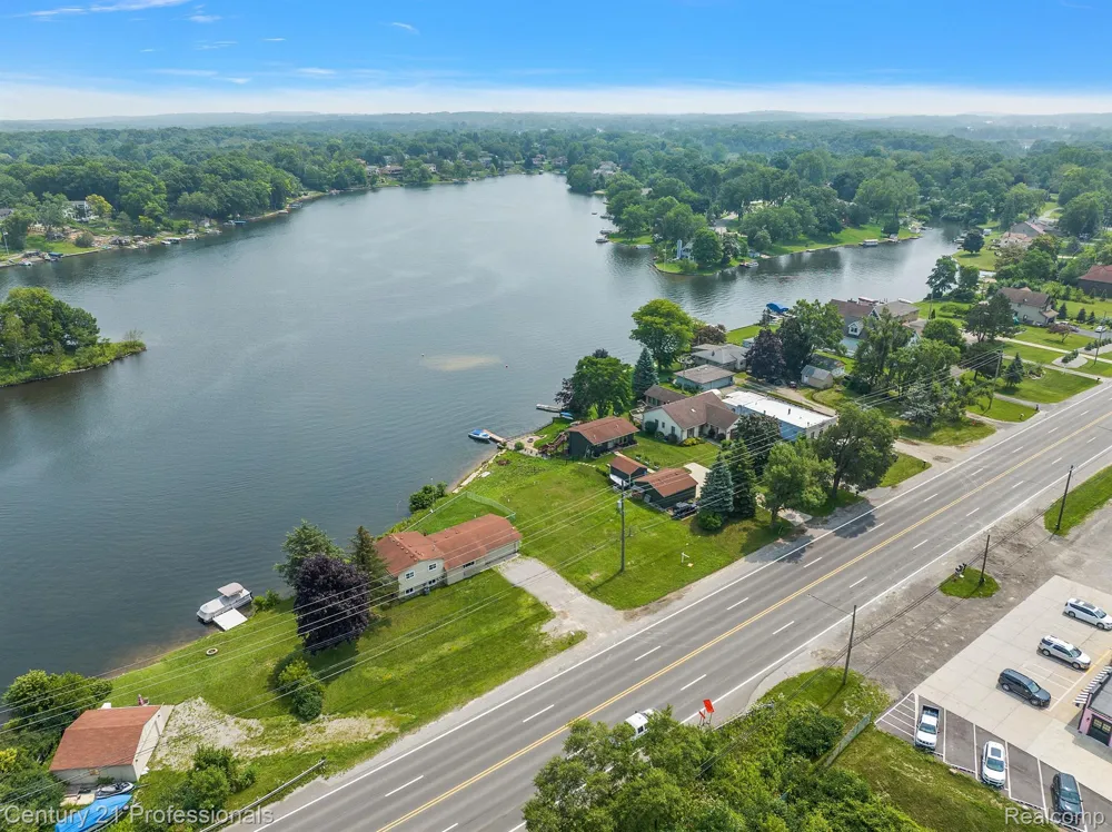 9876 Dixie Highway Springfield Charter Township, MI 48348
