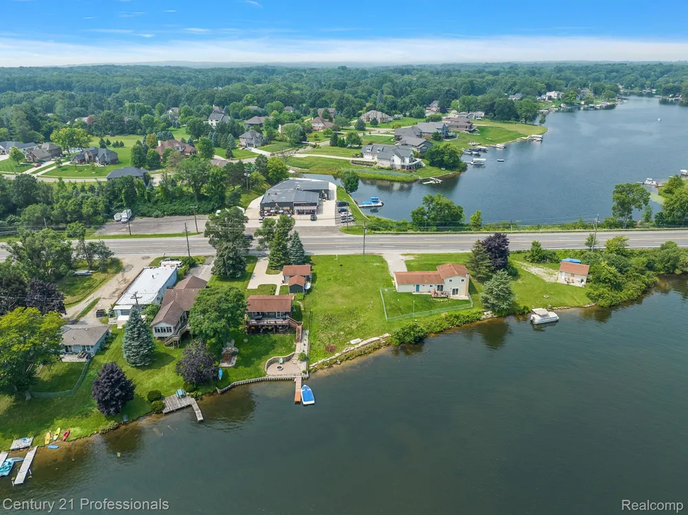 9876 Dixie Highway Springfield Charter Township, MI 48348