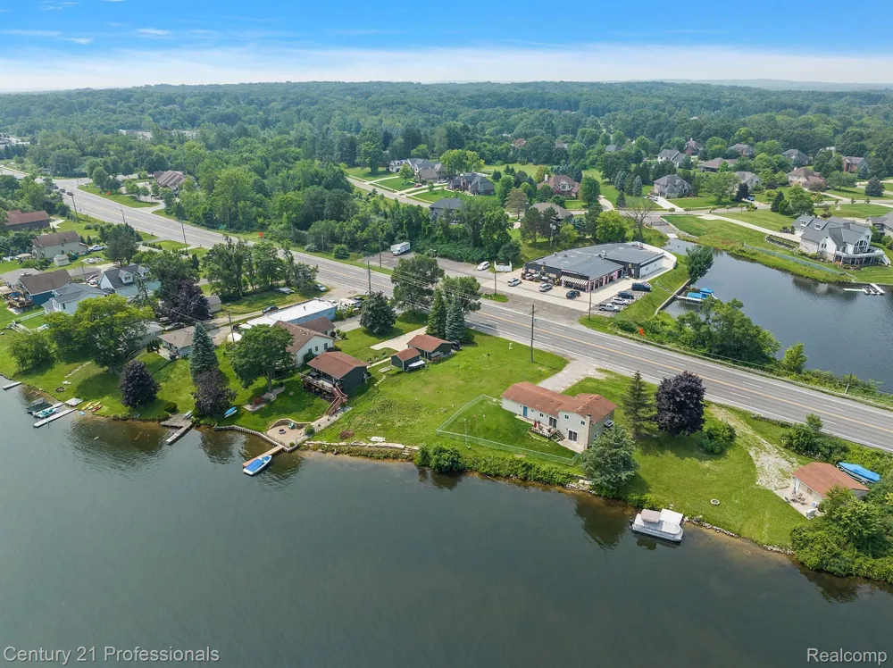 9876 Dixie Highway Springfield Charter Township, MI 48348