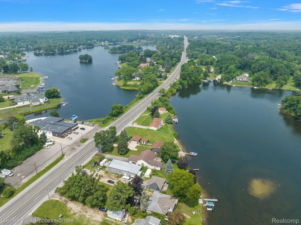 9876 Dixie Highway Springfield Charter Township, MI 48348