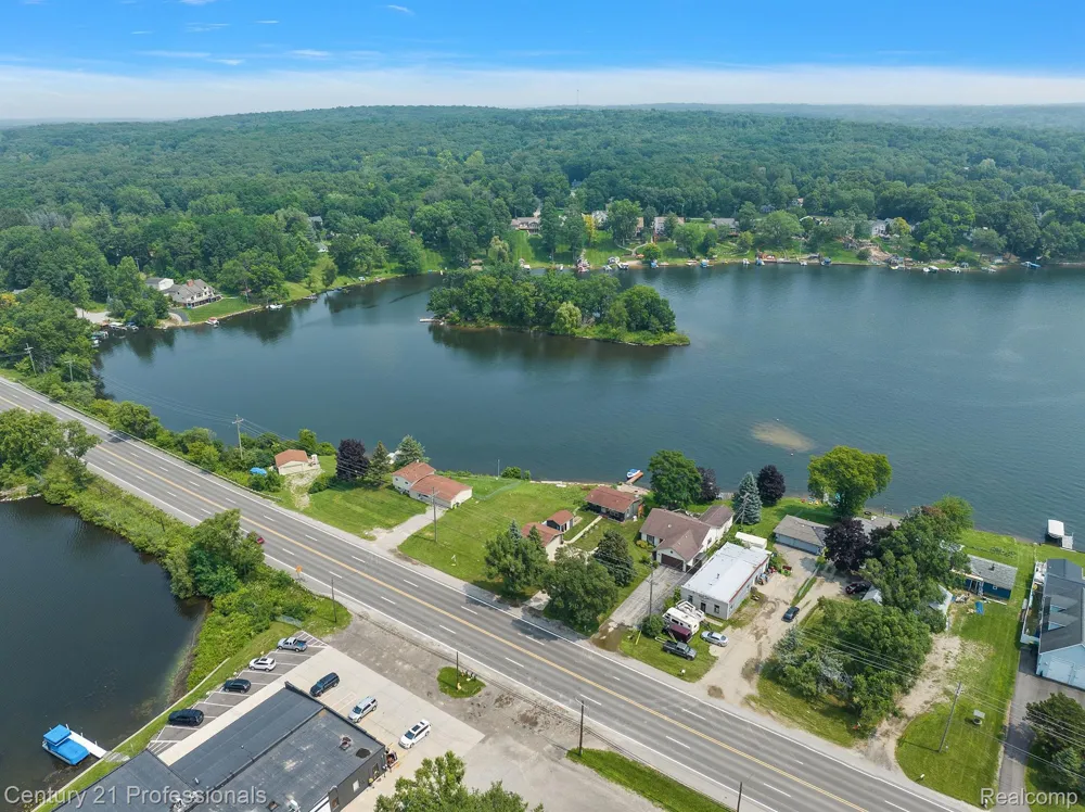 9876 Dixie Highway Springfield Charter Township, MI 48348