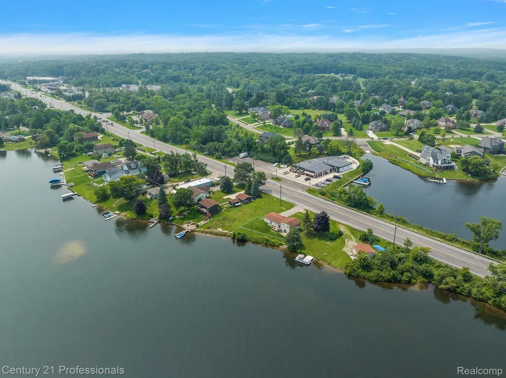 9876 Dixie Highway Springfield Charter Township, MI 48348