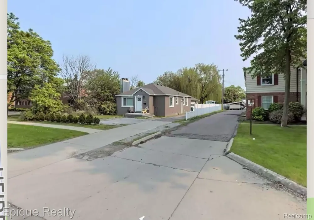 659 W Maple Road Clawson City, MI 48017