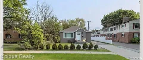 659 W Maple Road