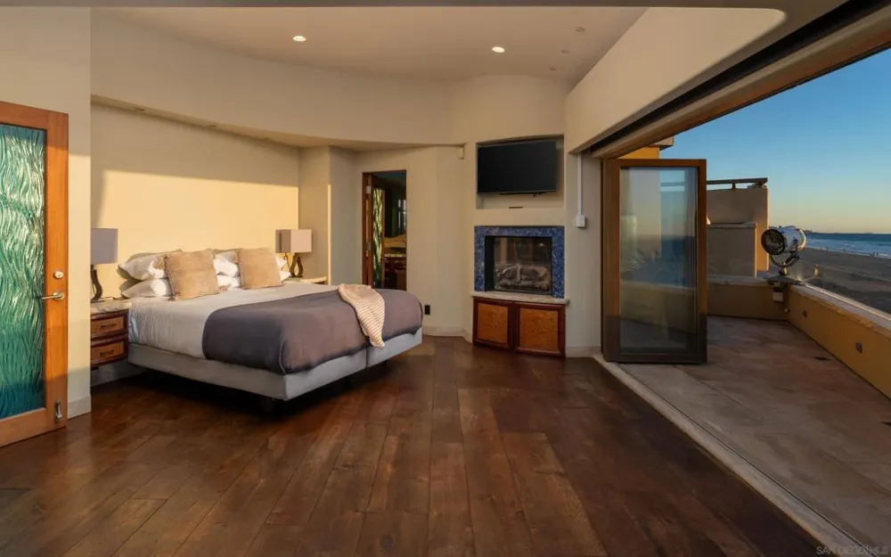 3921 Ocean Front Walk San Diego, CA 92109