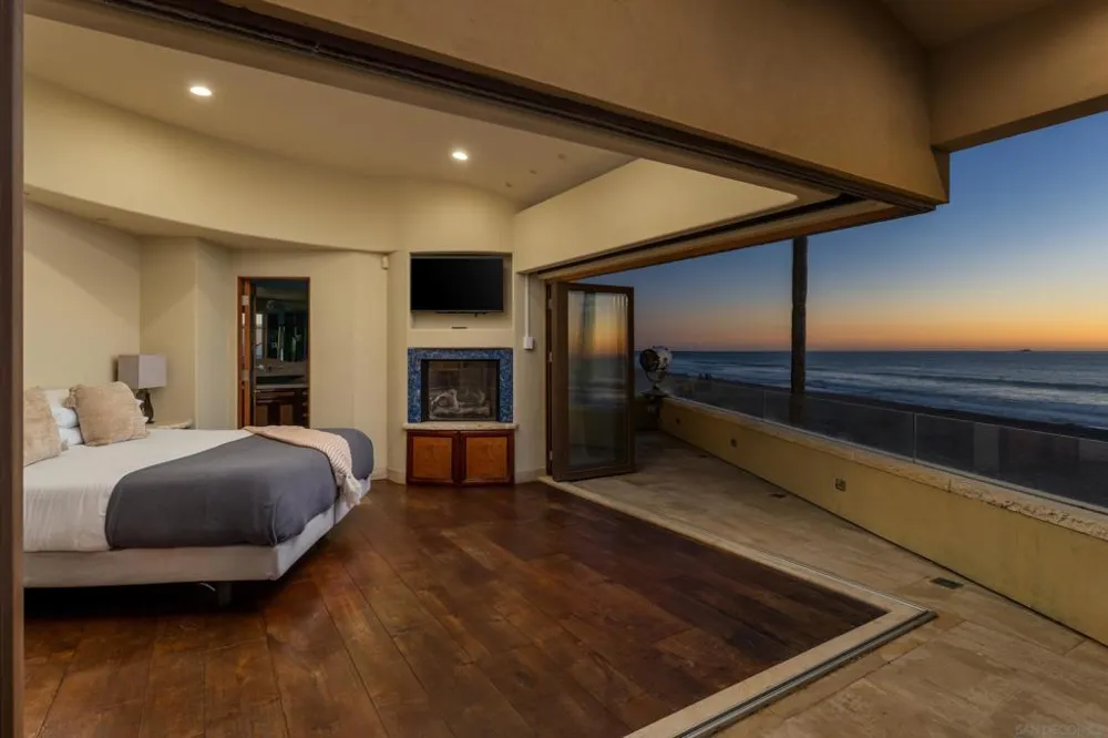 3921 Ocean Front Walk San Diego, CA 92109