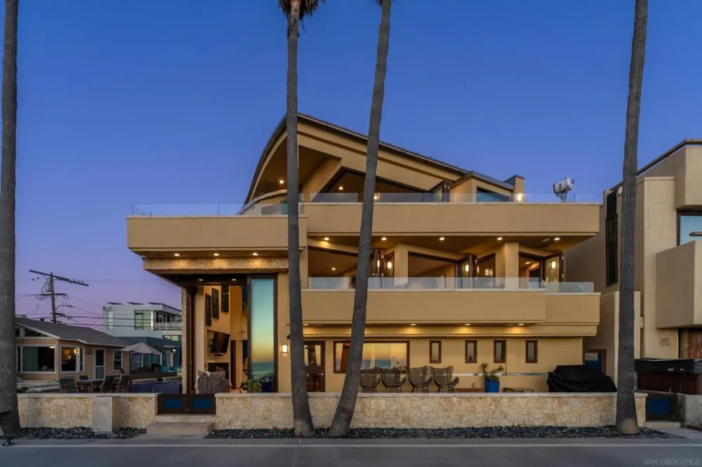 3921 Ocean Front Walk San Diego, CA 92109