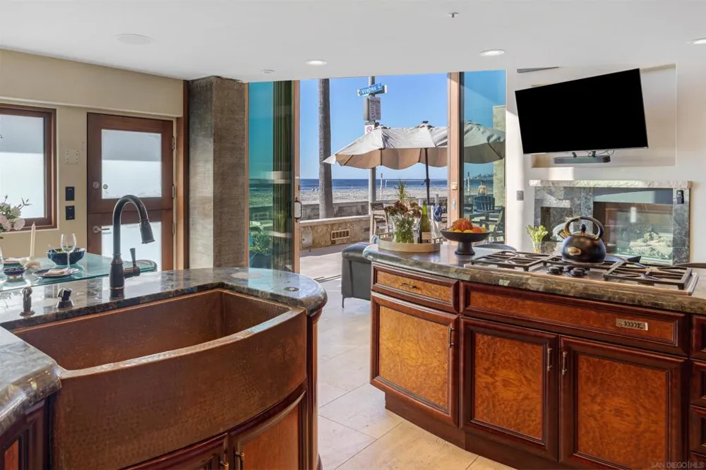 3921 Ocean Front Walk San Diego, CA 92109
