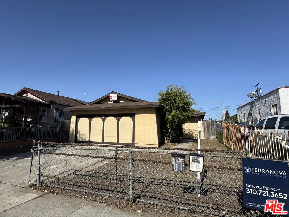 327 E 101st Street Los Angeles, CA 90003