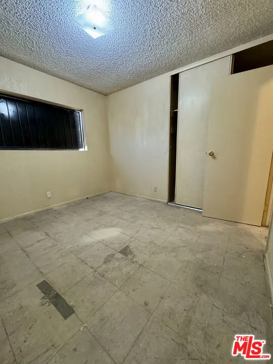 327 E 101st Street Los Angeles, CA 90003