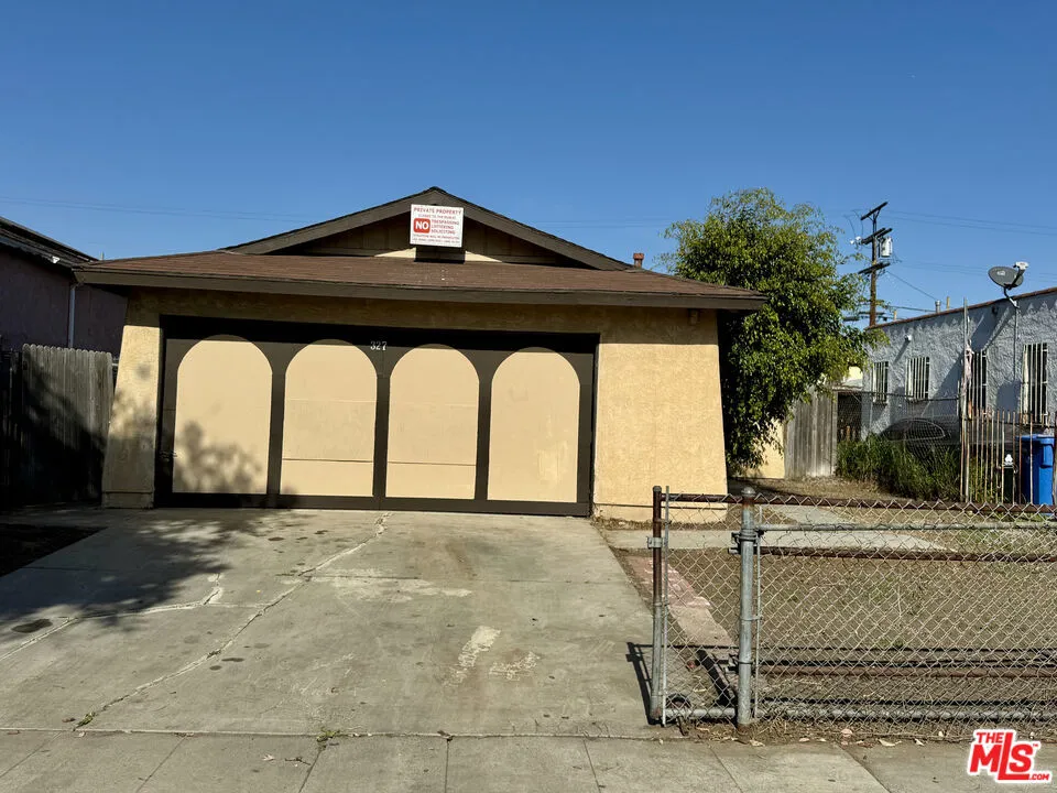 327 E 101st Street Los Angeles, CA 90003