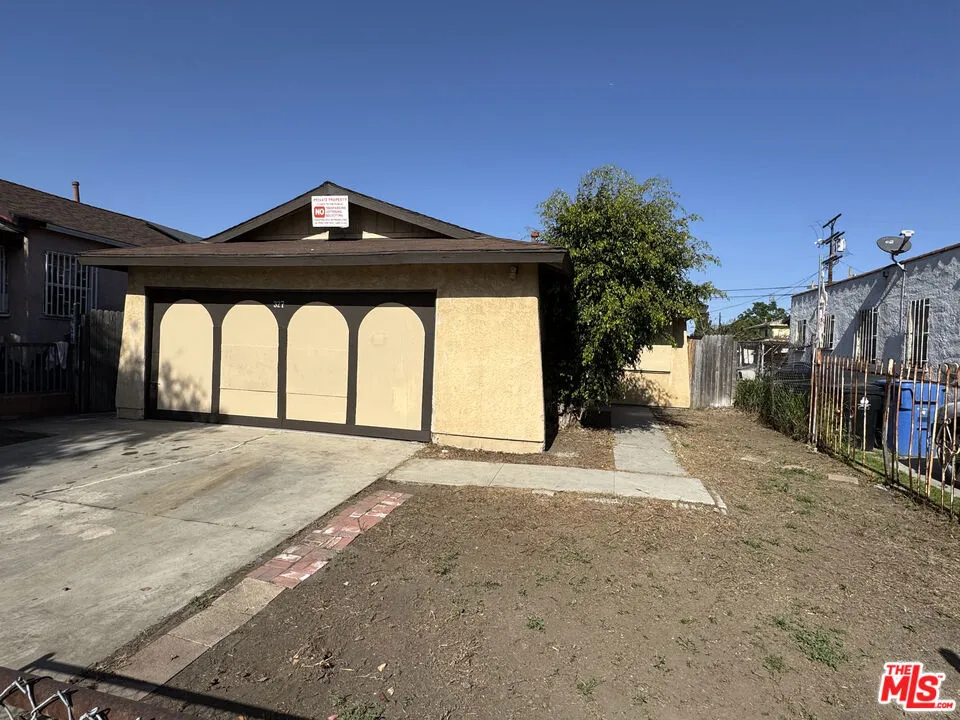 327 E 101st Street Los Angeles, CA 90003
