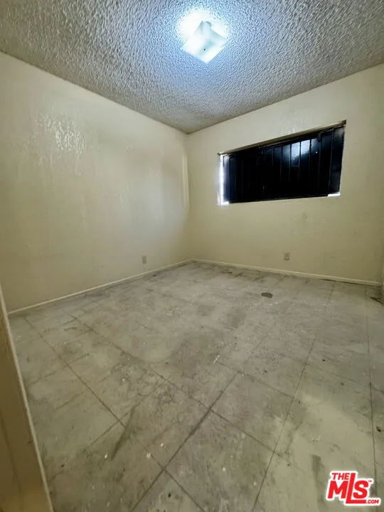 327 E 101st Street Los Angeles, CA 90003
