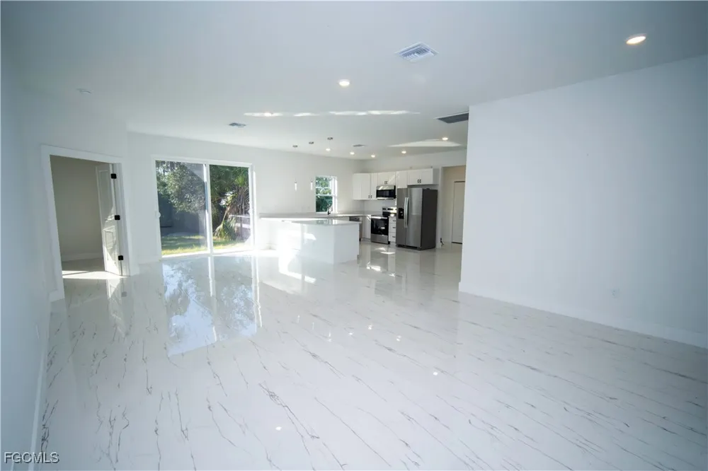 E Wintergarden Avenue Port Charlotte, FL 33948