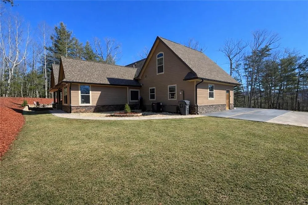 3331 Gumlog Road Young Harris, GA 30582