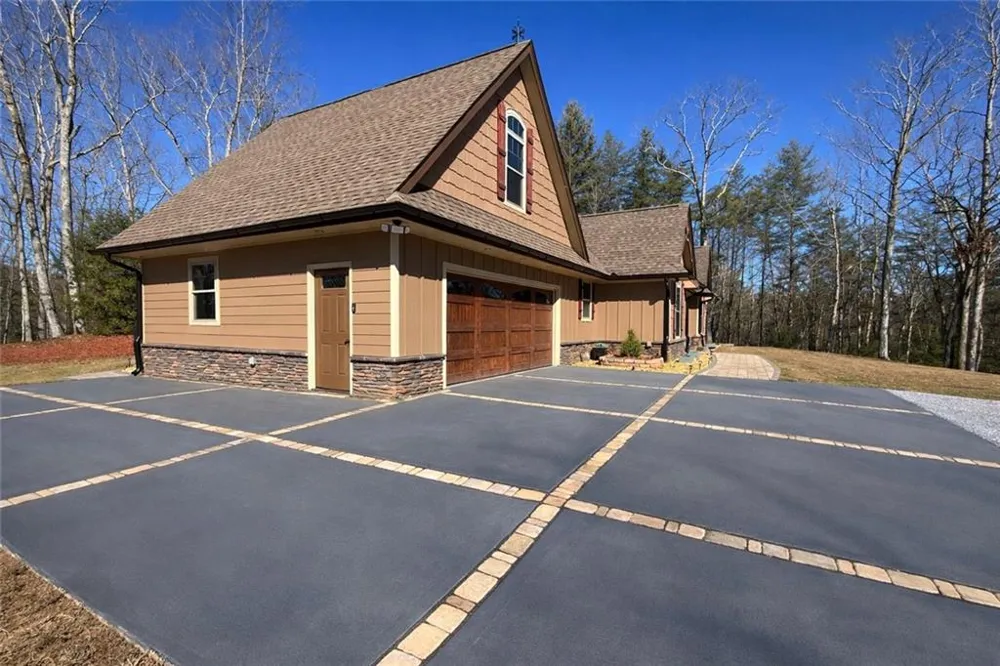 3331 Gumlog Road Young Harris, GA 30582