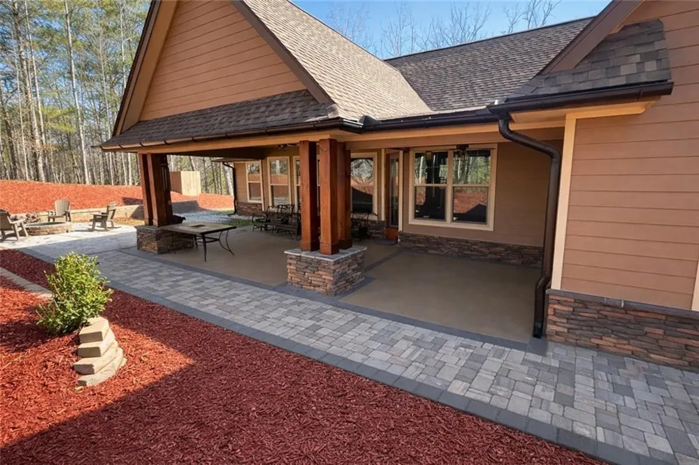 3331 Gumlog Road Young Harris, GA 30582