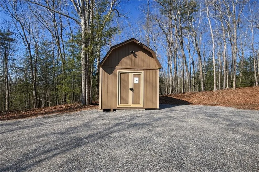 3331 Gumlog Road Young Harris, GA 30582