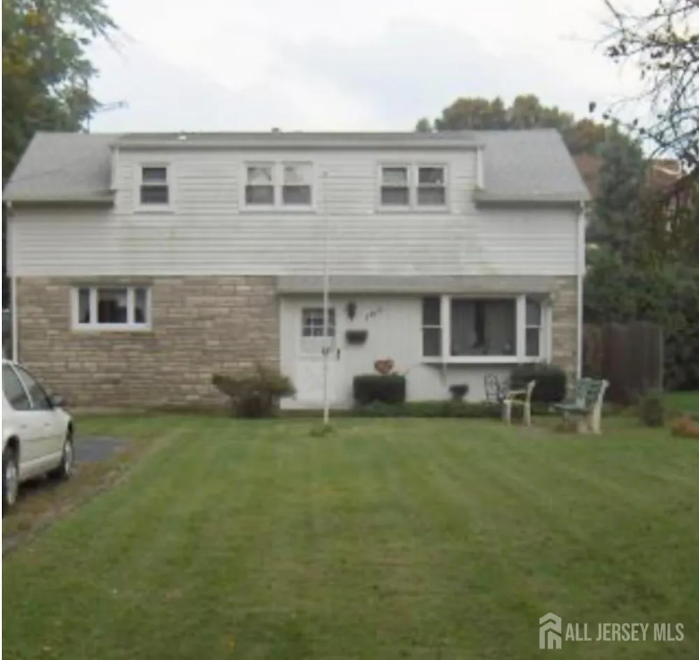 107 Zoar Place Middlesex, NJ 08846