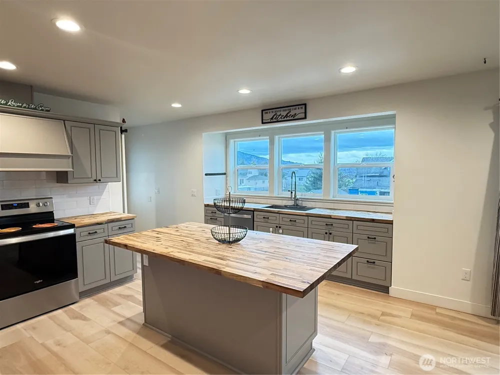 403 A STREET South Bend, WA 98586