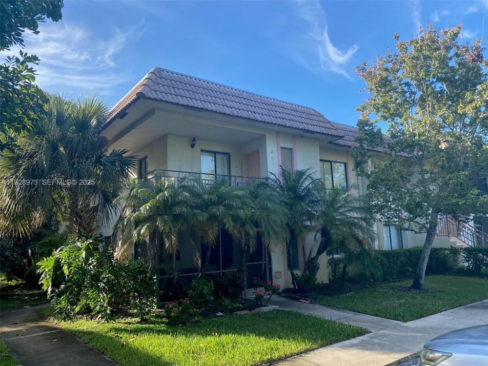 419 Lakeview Dr #201