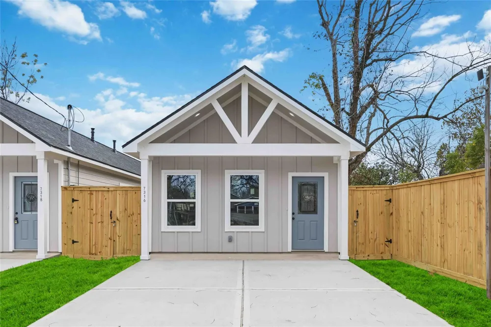 7316 Victoria Street