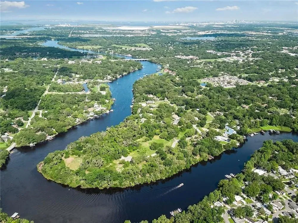 8353 ALAFIA POINTE DRIVE