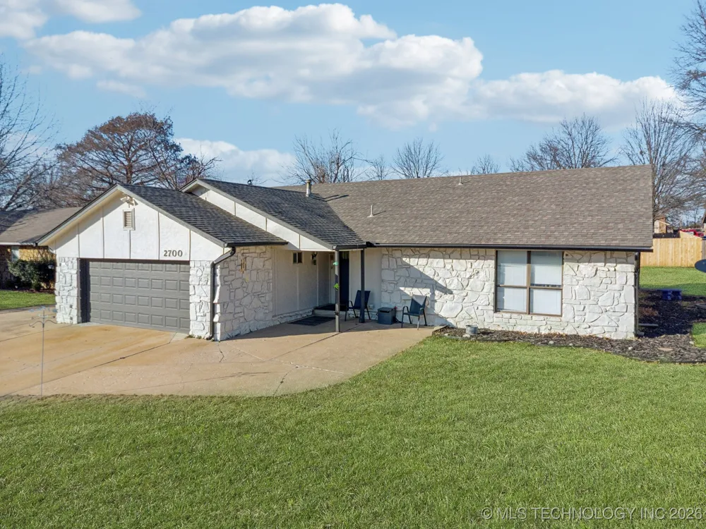 2700 E El Paso Street