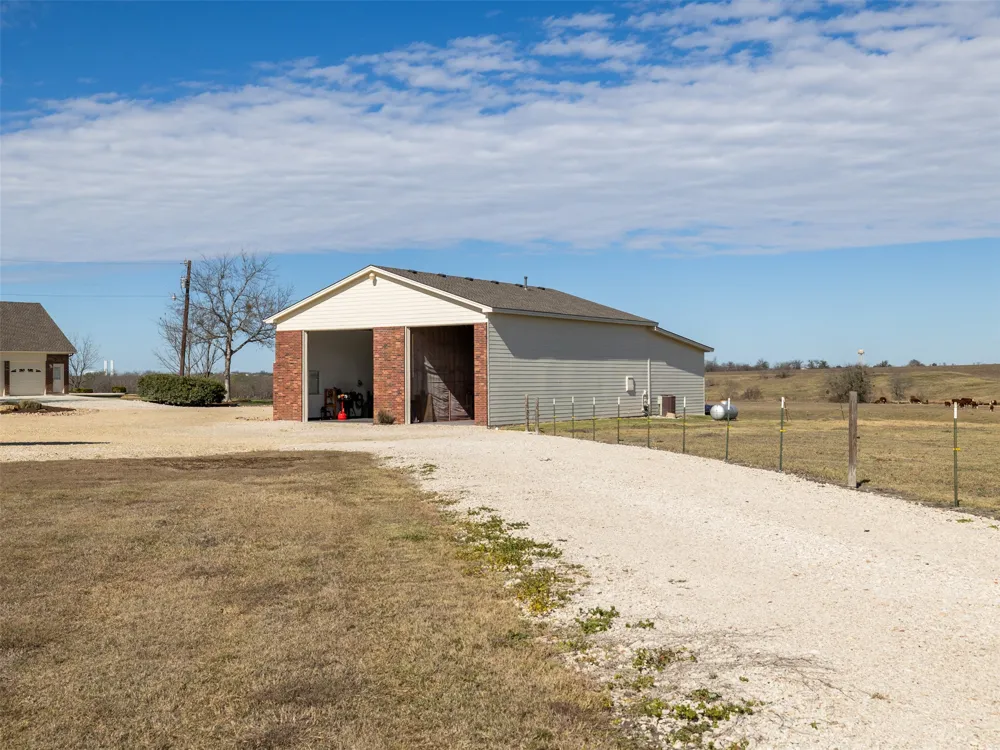 651 County Road 497 Taylor, TX 76574