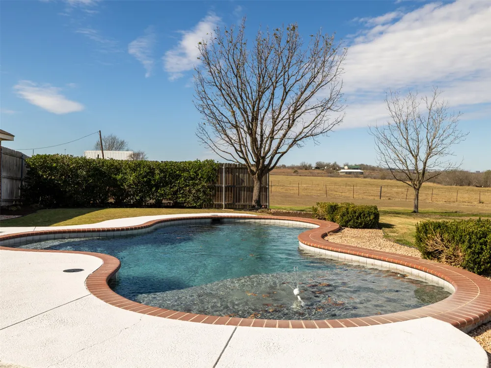 651 County Road 497 Taylor, TX 76574