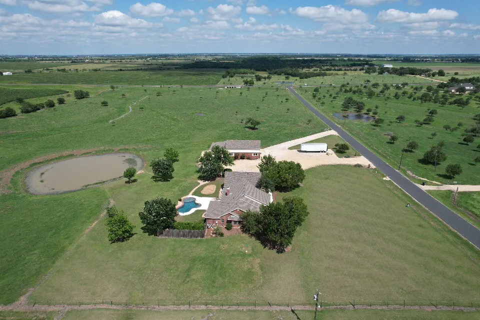 651 County Road 497 Taylor, TX 76574