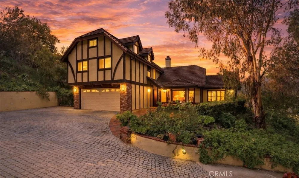 24300 Sylvan Glen Calabasas, CA 91302