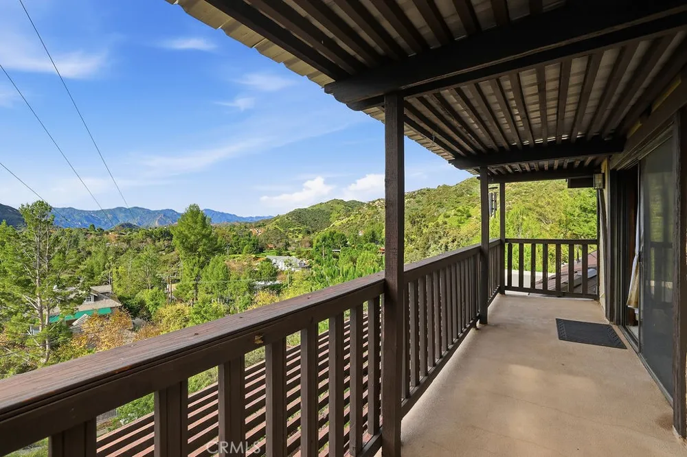 24300 Sylvan Glen Calabasas, CA 91302