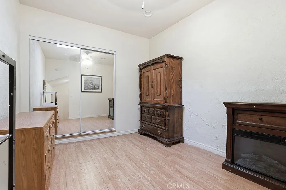 24300 Sylvan Glen Calabasas, CA 91302