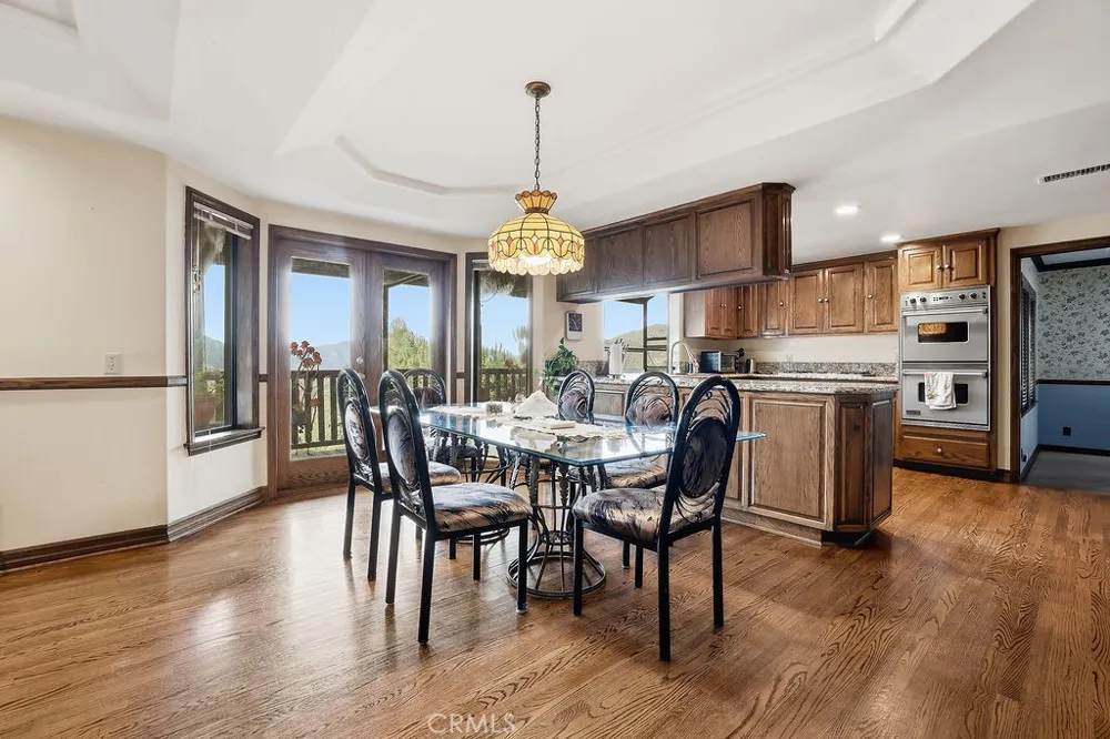 24300 Sylvan Glen Calabasas, CA 91302