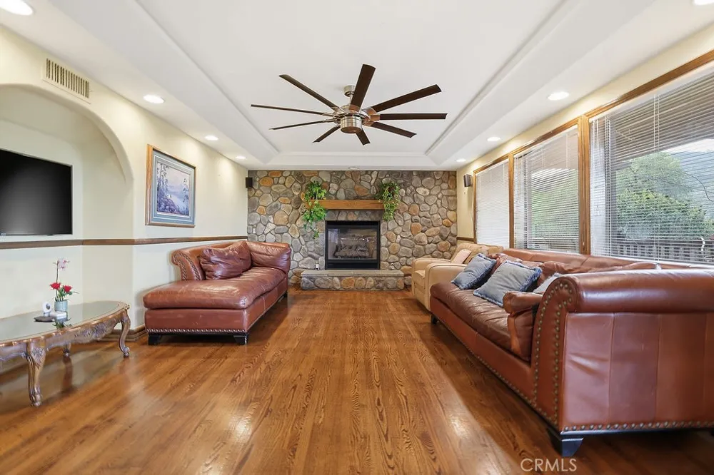 24300 Sylvan Glen Calabasas, CA 91302