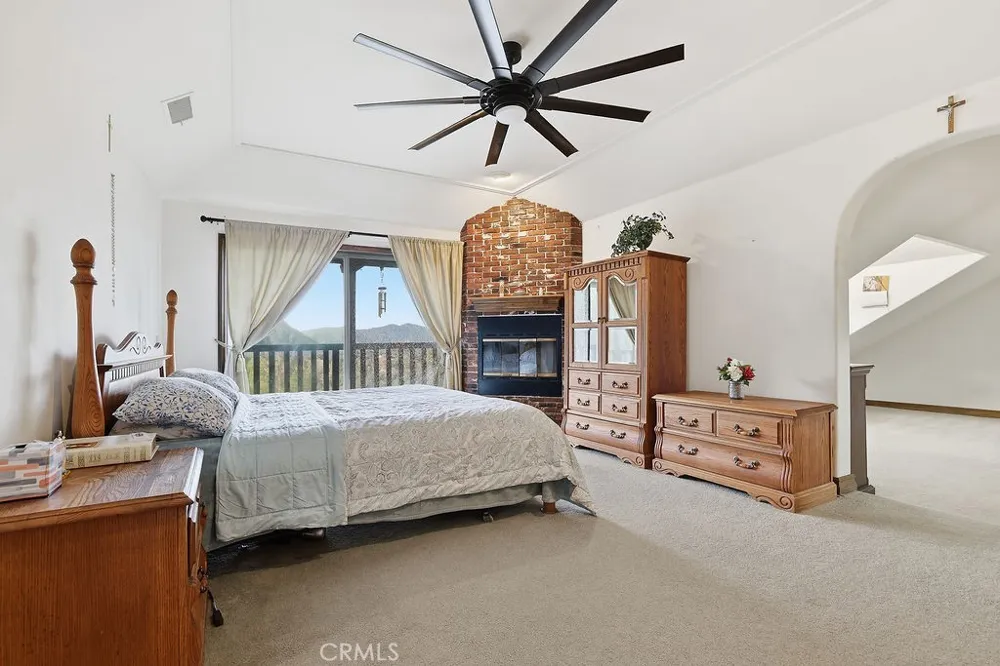 24300 Sylvan Glen Calabasas, CA 91302