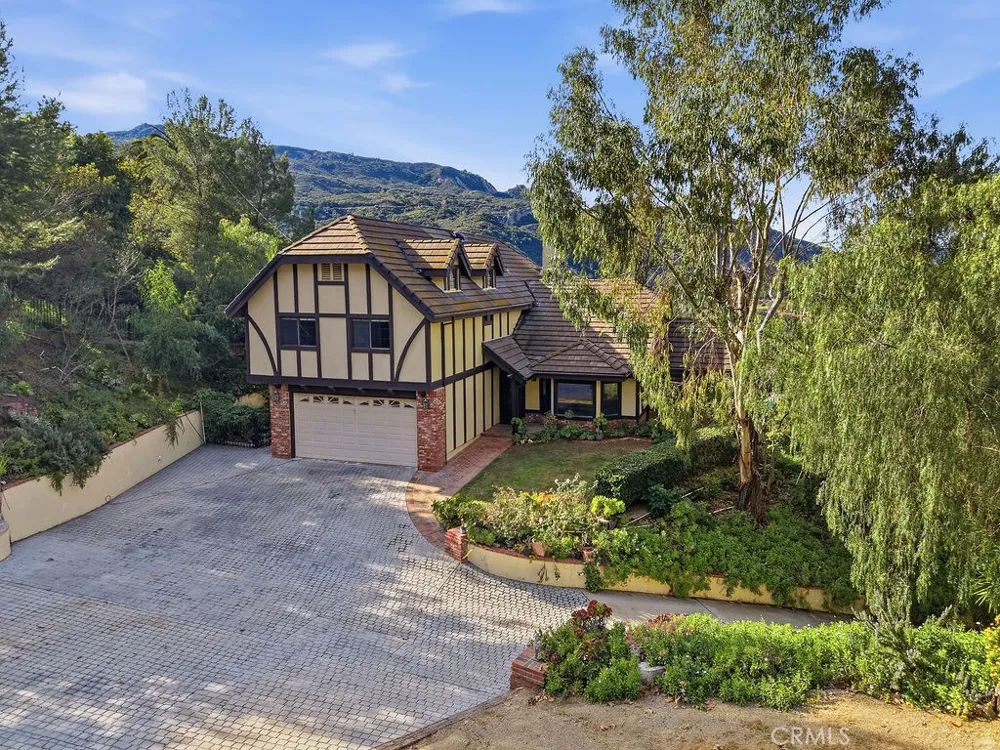 24300 Sylvan Glen Calabasas, CA 91302