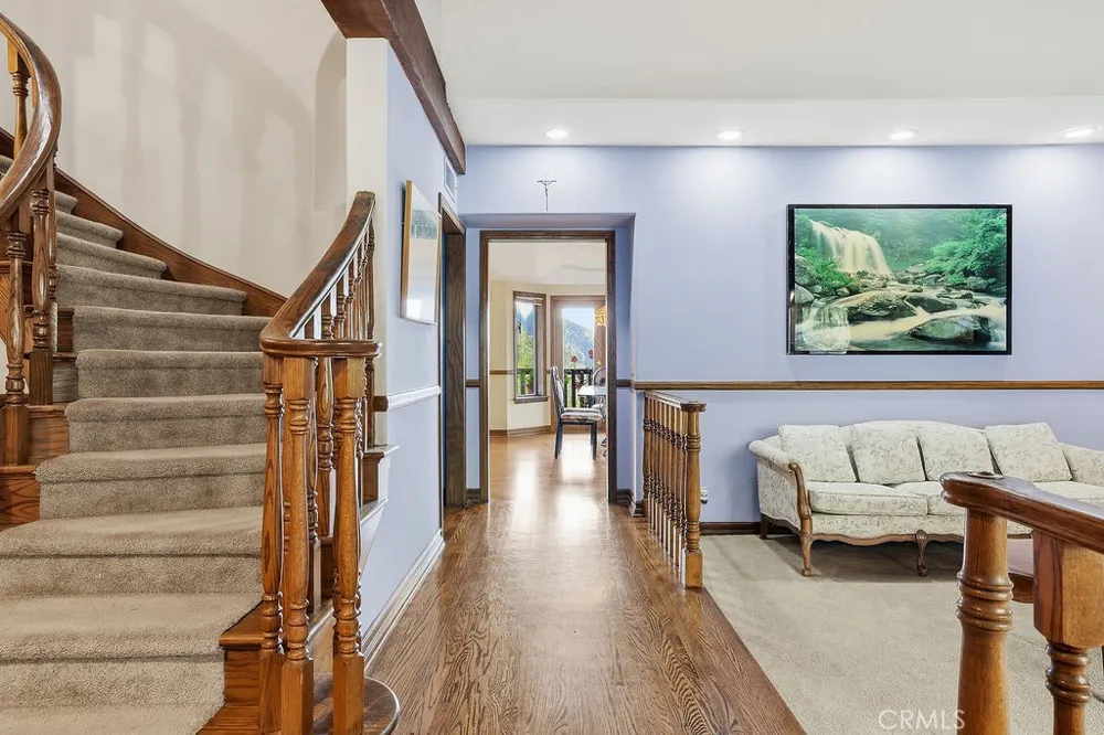 24300 Sylvan Glen Calabasas, CA 91302