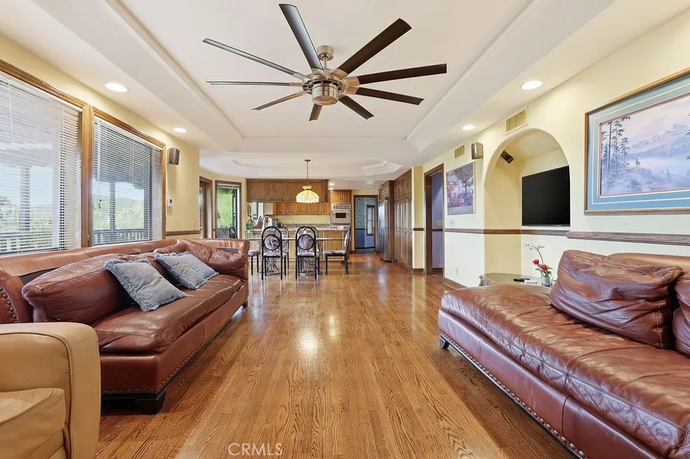 24300 Sylvan Glen Calabasas, CA 91302