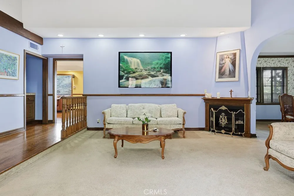 24300 Sylvan Glen Calabasas, CA 91302