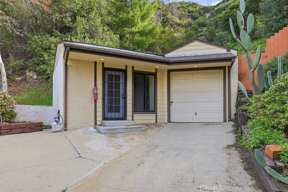 24300 Sylvan Glen Calabasas, CA 91302