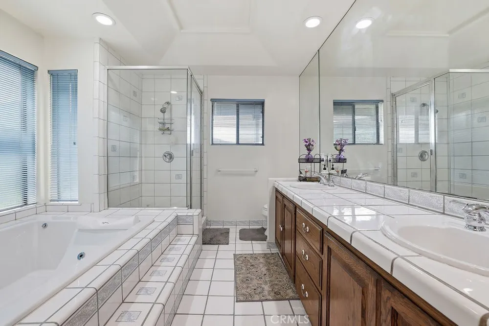 24300 Sylvan Glen Calabasas, CA 91302