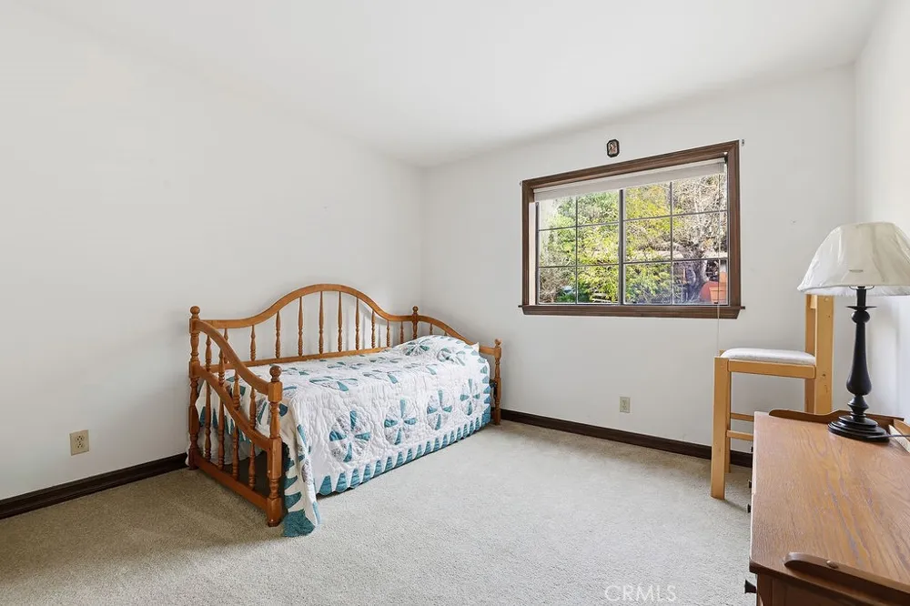 24300 Sylvan Glen Calabasas, CA 91302